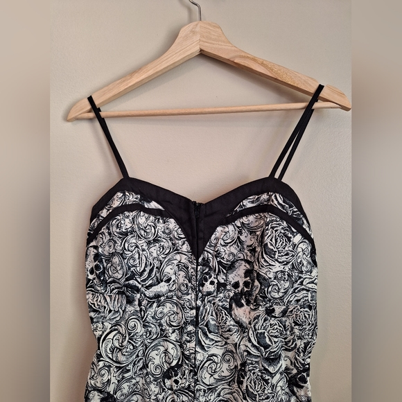 Living Dead Souls White Skulls Dress Size Medium - Picture 2 of 4